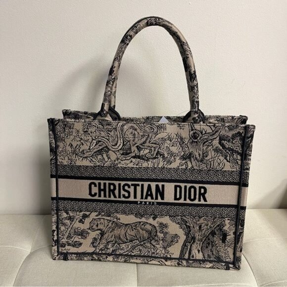 139 Pre Owned Auth CHN DIOR 3D Embroidered Dioriviera Tote Bag Blue 50.MA.0262 - Picture 1 of 9